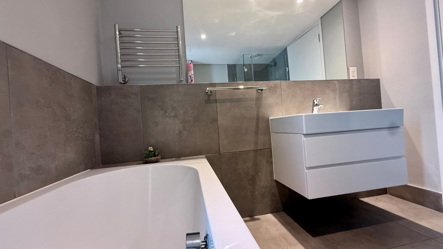 To Let 1 Bedroom Property for Rent in Green Point Western Cape
